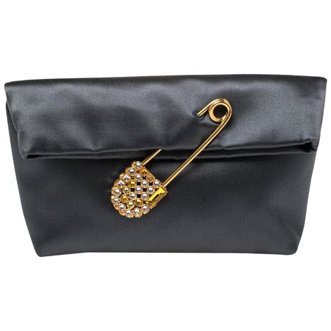burberry clutch pin